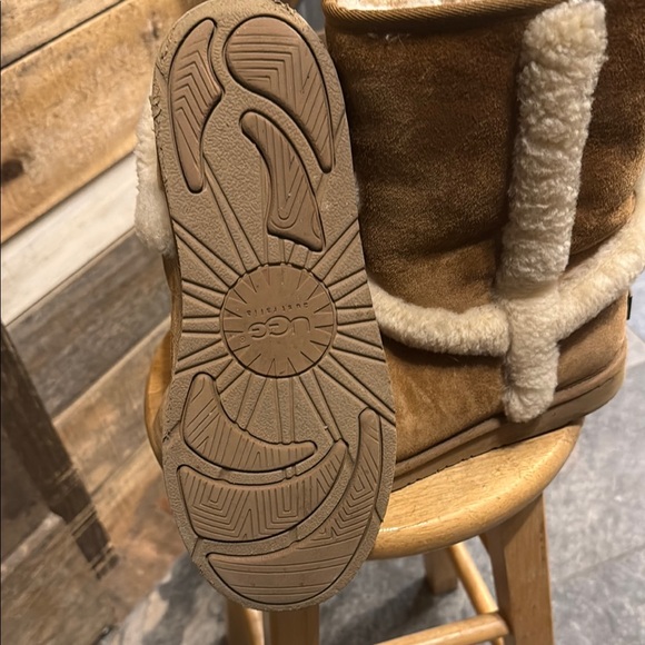 UGG Tan and Cream Winter Boots - Picture 4 of 4